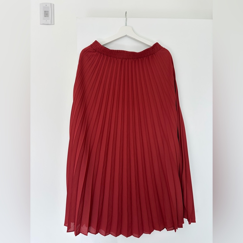 Pleated deep coral skirt